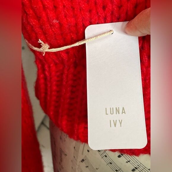 NWT Luna Ivy Red Cropped V-Neck Cardigan w/White Flowers M - Picture 5 of 8